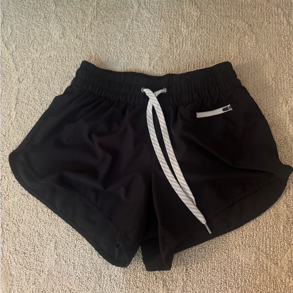 Vuori Clémentine Black Shorts